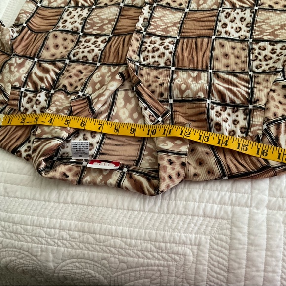 ALIA, BLOCK ANIMAL PRINT BLOUSE - Picture 4 of 9